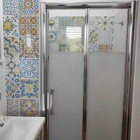 Mazzini Nocleg ze śniadaniem 3*